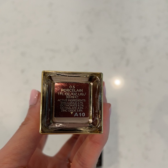 Tom Ford Shade Illuminate Soft Radiance Foundation - Picture 2 of 4